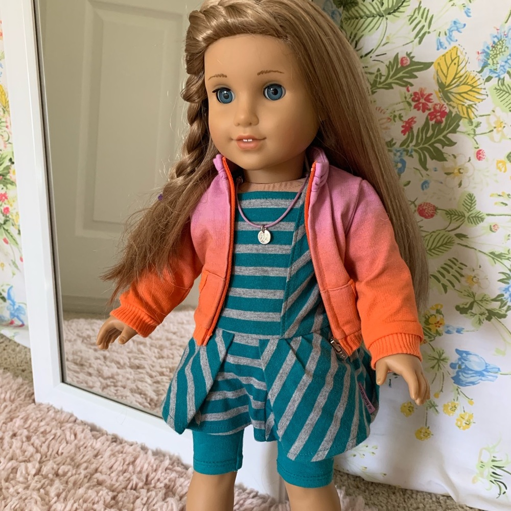 american girl mckenna doll + og outfit